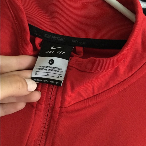 Red Nike jacket - Picture 2 of 3
